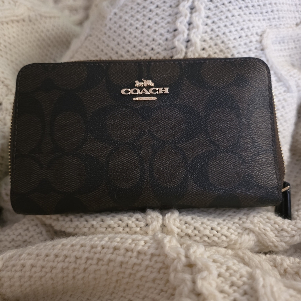 Coach Signature Zip Around Wallet in Brown/Black GREAT CONDTN